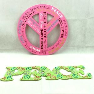 🎀🎀COOL GIRLS “PEACE” ROOM DECOR 🎀🎀